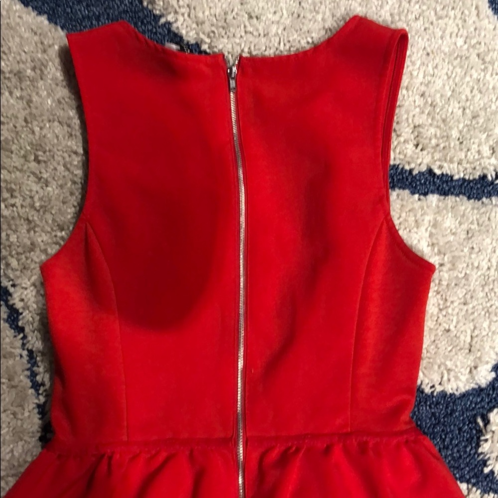 Red dress with cutouts - Picture 4 of 6